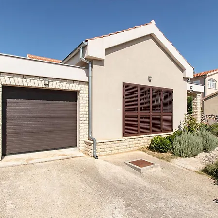 3 Bedroom Stunning In Prázdninový dům Maslenica