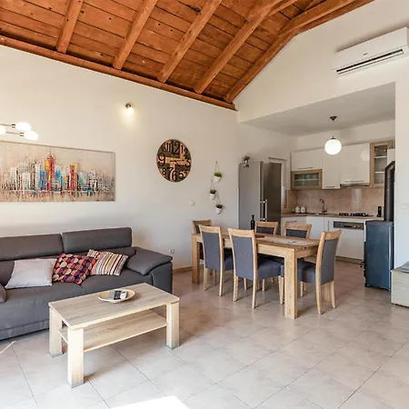Holiday home Cozy In With Wifi *